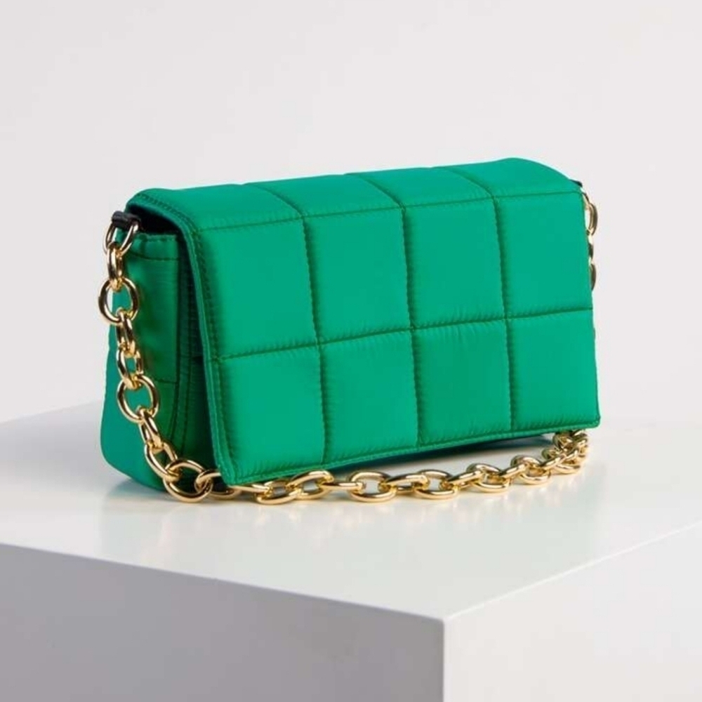 💥4 for $25💥 Green Quilted Pattern bag with gold chain